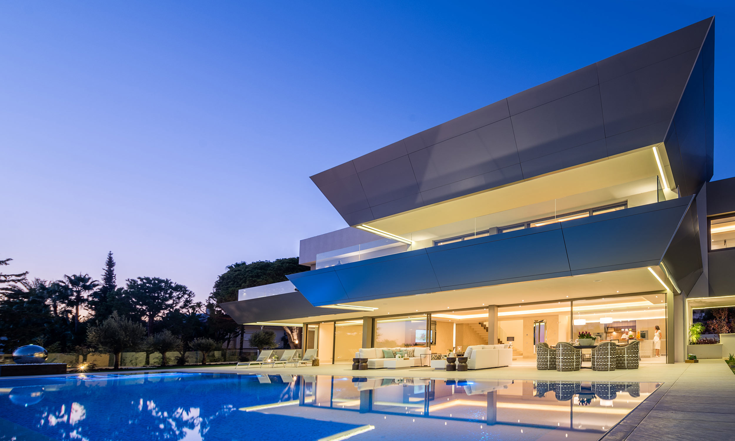 Villa Silver, glazed architecture and a pool at dusk